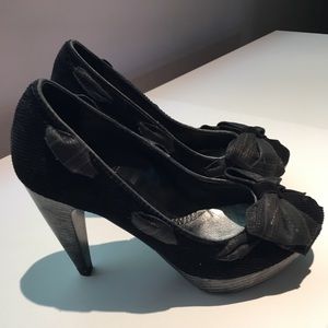 Black heels with corduroy and plaid bows, size 39